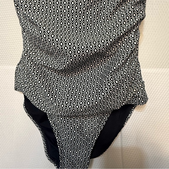 DKNY Monochrome Geometric Swimwear - Picture 7 of 9